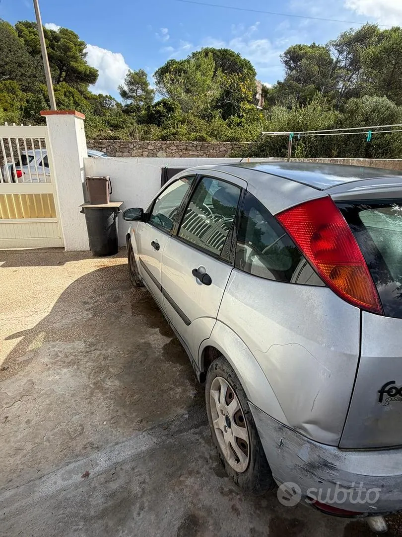 Ford Focus 1999 photo 2