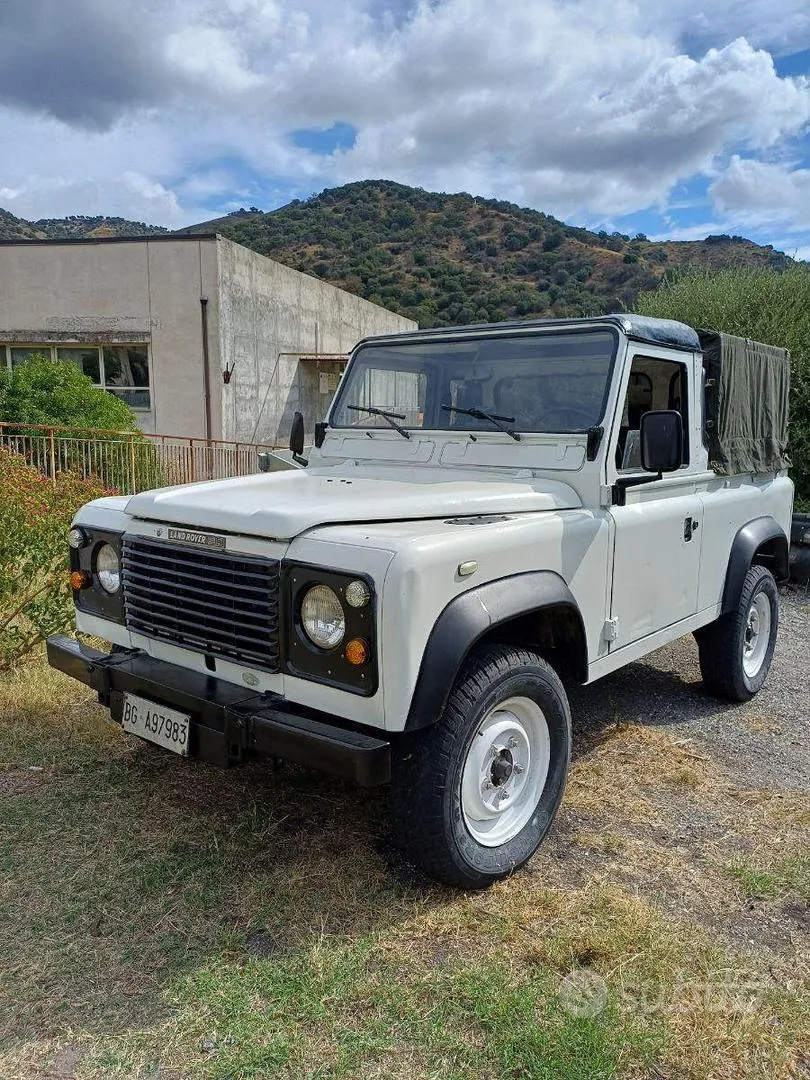 Land Rover Defender 1985 photo 4