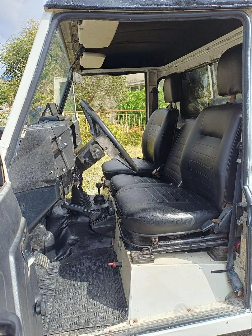 Land Rover Defender 1985 photo 3