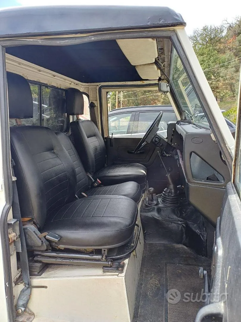 Land Rover Defender 1985 photo 2