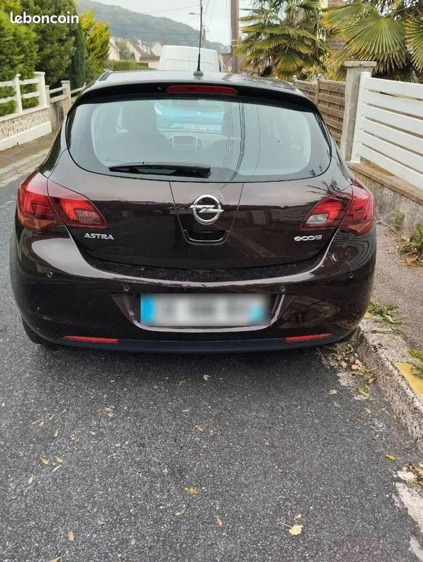 Opel Astra 2012 photo 2