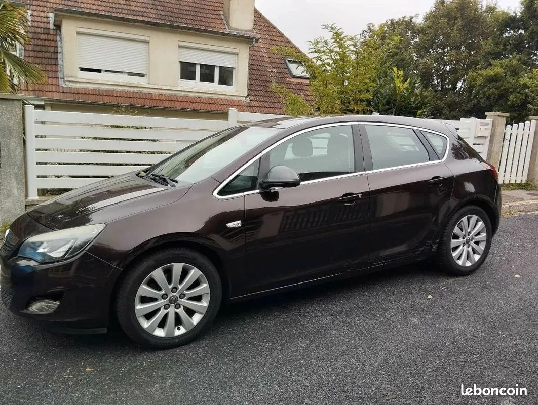 Opel Astra 2012 photo 3