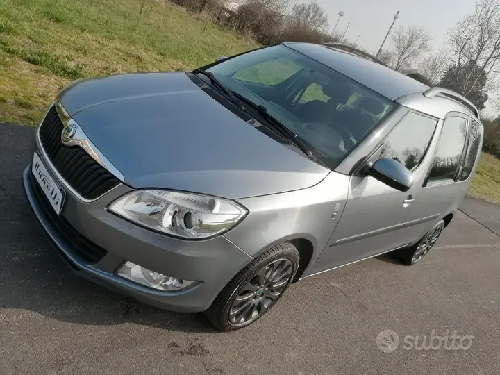 Skoda Roomster 2012 photo 2