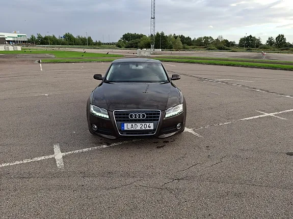 Audi A5 2011 photo 2