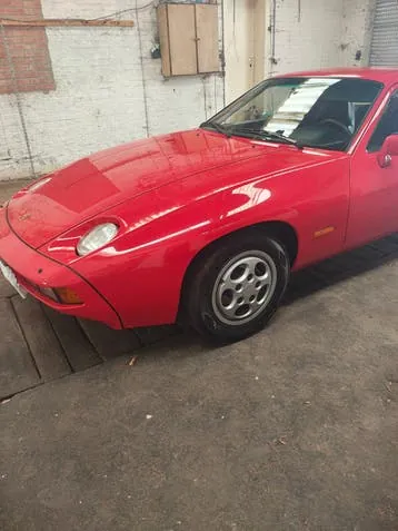 Porsche 928