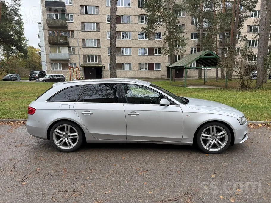 Audi A4 2012 photo 2