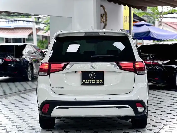 Mitsubishi Outlander 2020 photo 2