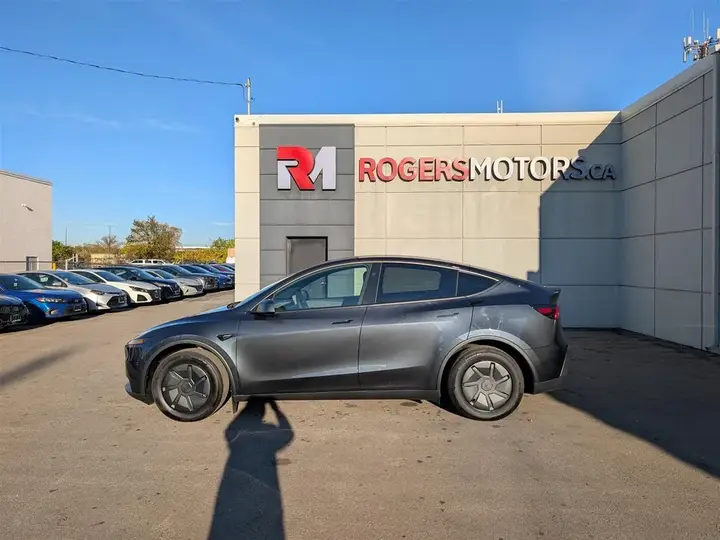 Tesla Model Y 2026 photo 2