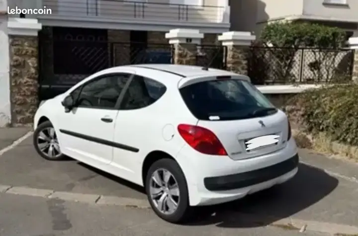 Peugeot 207 2009 photo 2