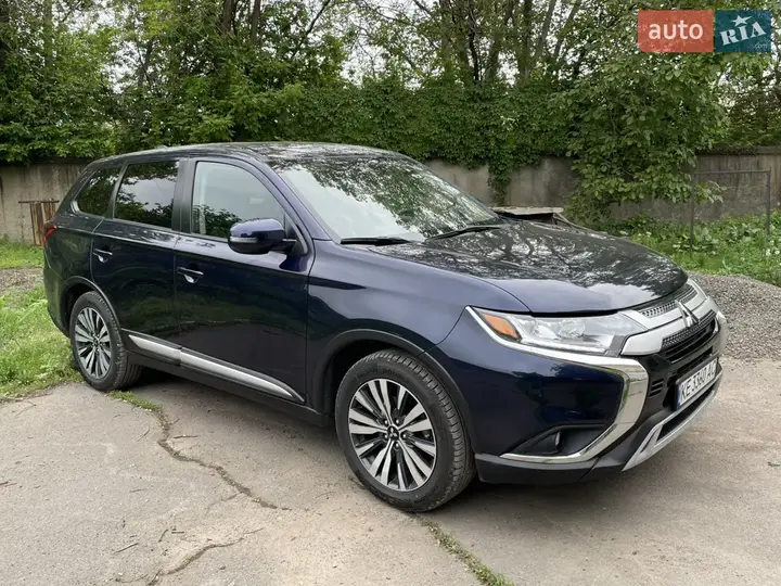 Mitsubishi Outlander 2019 photo 2