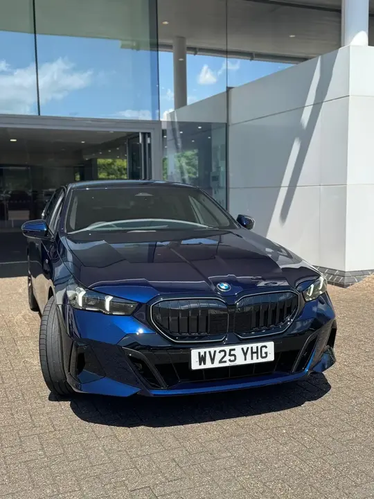 BMW 5 Series 2025 photo 2