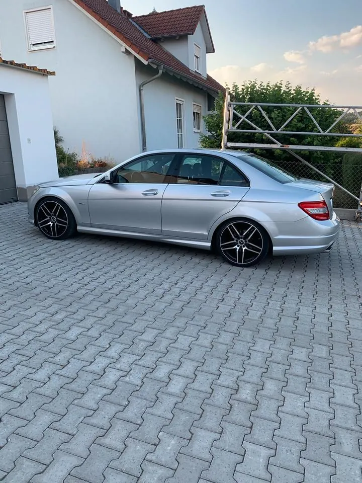 Mercedes-Benz C230