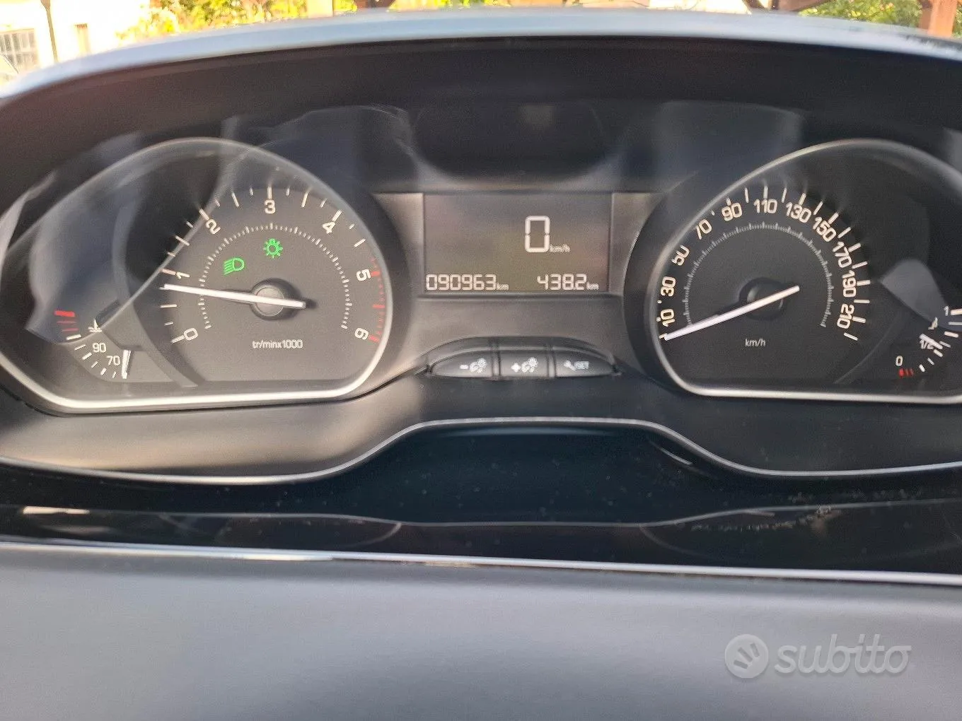 Peugeot 208 2017 photo 5
