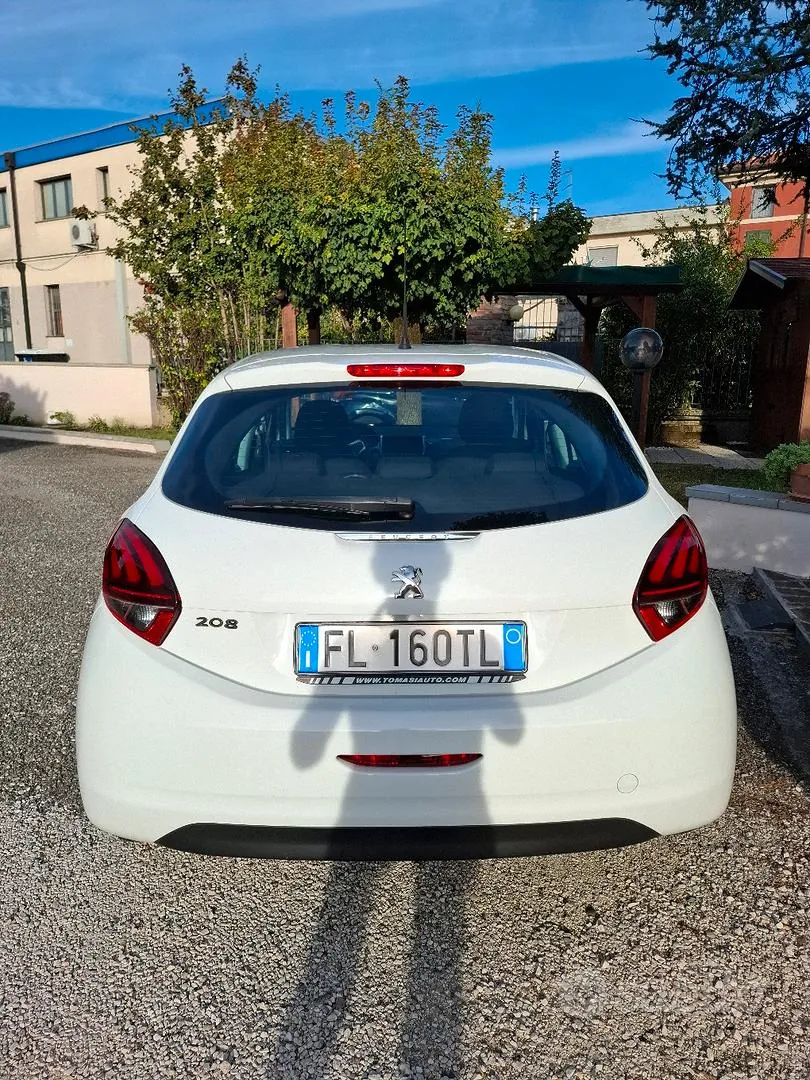 Peugeot 208 2017 photo 2
