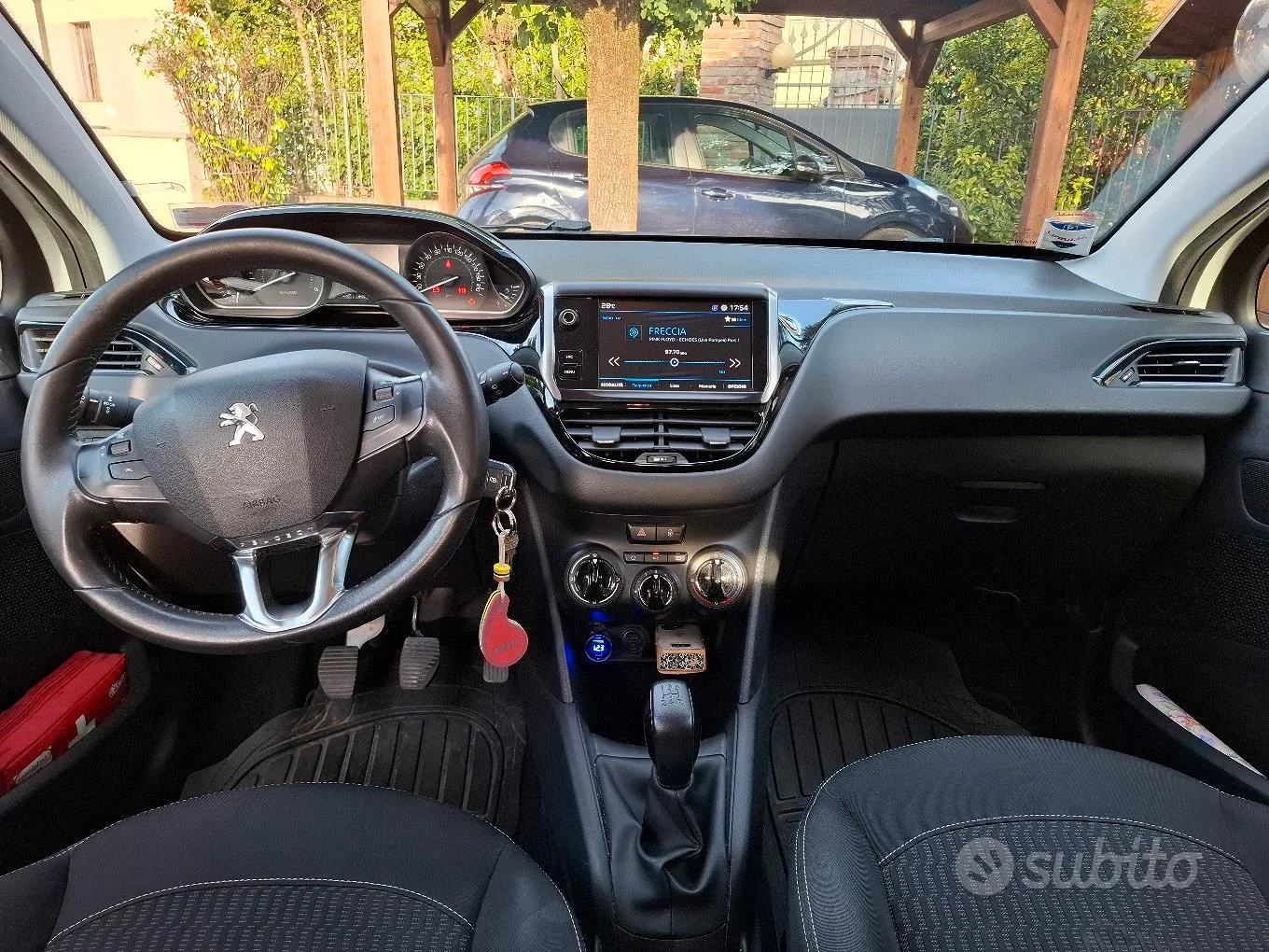Peugeot 208 2017 photo 4