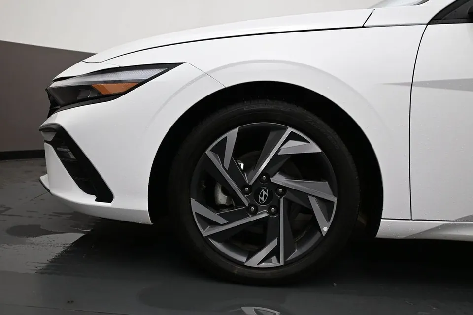 Hyundai Elantra 2025 photo 4