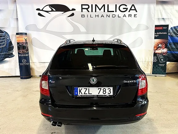 Skoda Superb 2011 photo 4