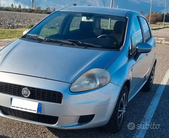 Fiat Grande Punto 2005 photo 2