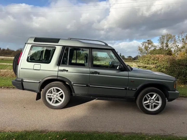Land Rover Discovery 2004 photo 2
