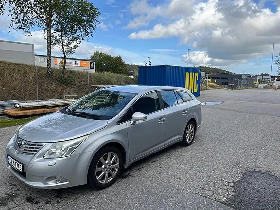 Toyota Avensis 2011 photo 2