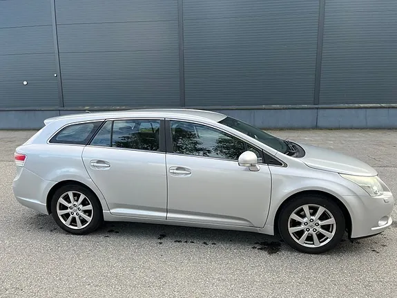 Toyota Avensis 2011 photo 4