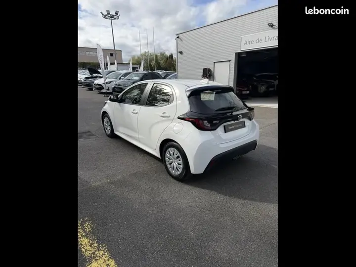 Toyota Yaris 2022 photo 2