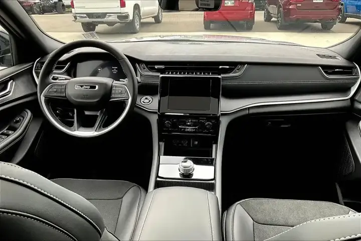 Jeep Grand Cherokee 2025 photo 5