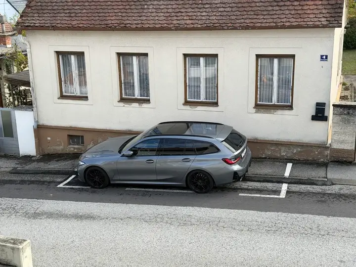 BMW 3 Series 2023 photo 2