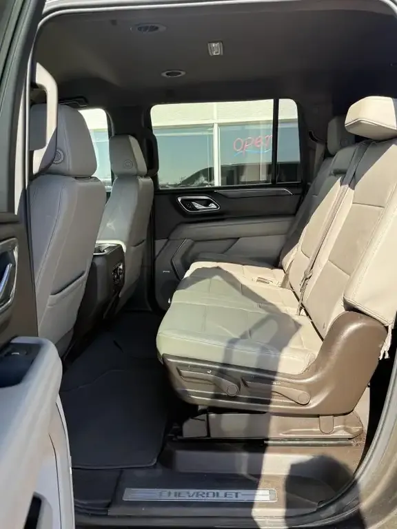Chevrolet Suburban 2021 photo 4