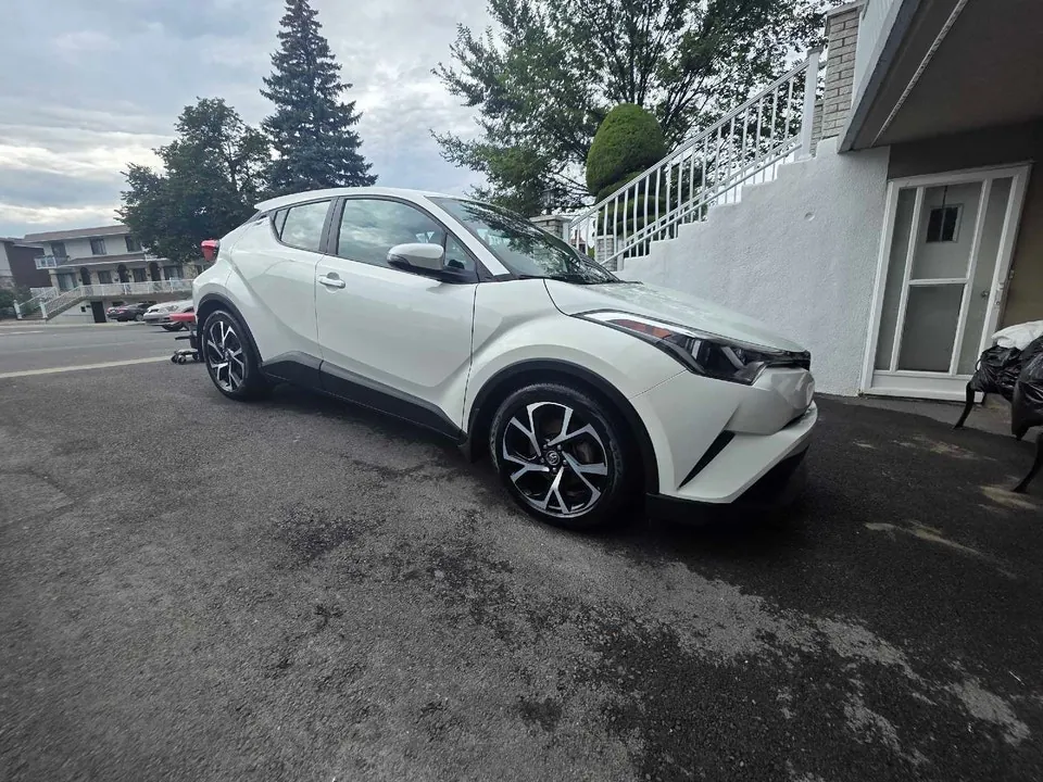 Toyota C-Hr 2018 photo 2
