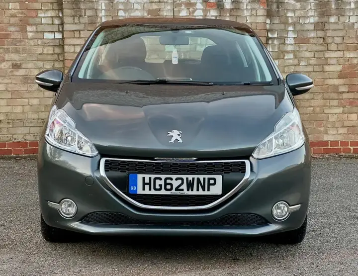 Peugeot 208 2013 photo 4