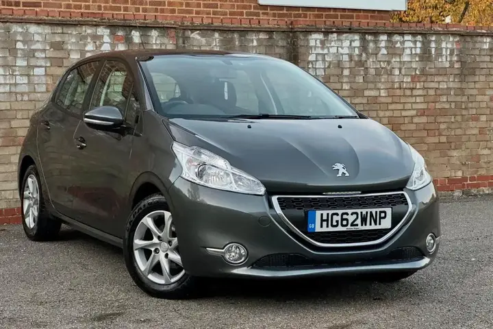 Peugeot 208 2013 photo 5