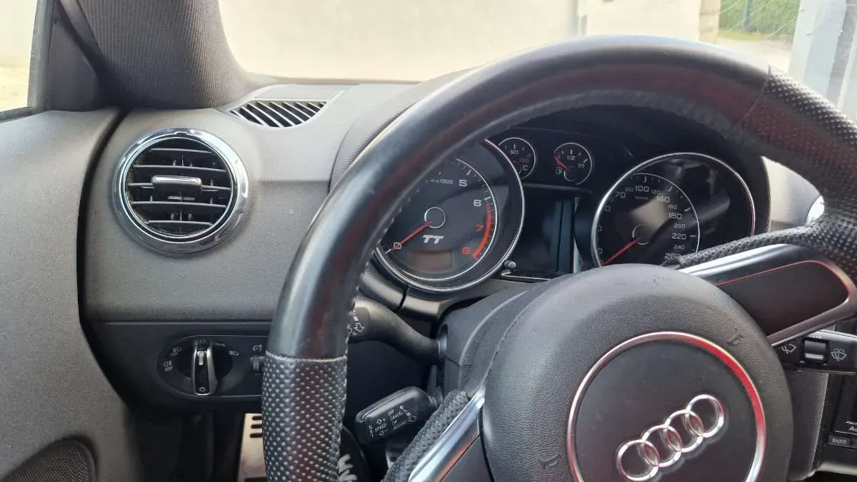 Audi Tt 2012 photo 2