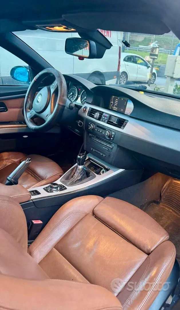 BMW 3 Series 2009 photo 2