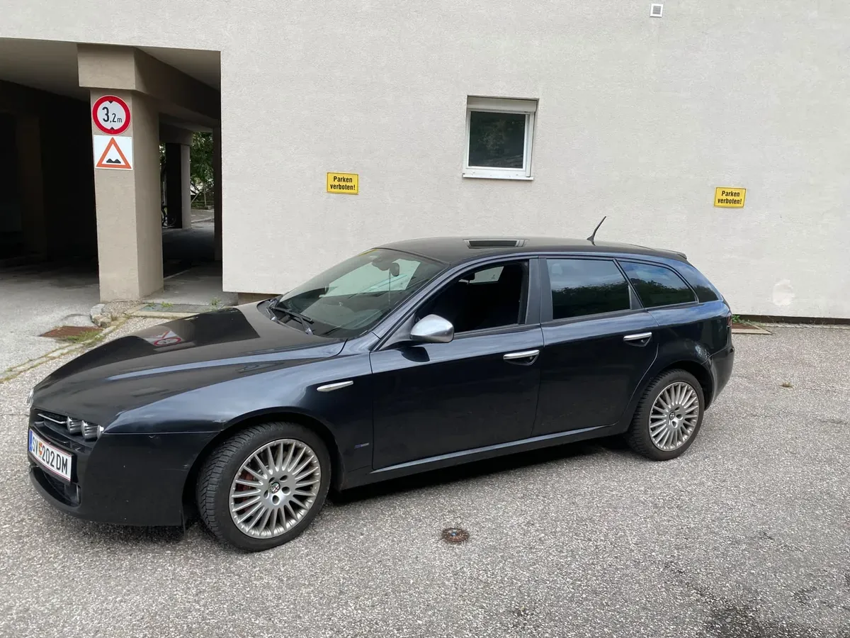 Alfa Romeo 159 2010 photo 2