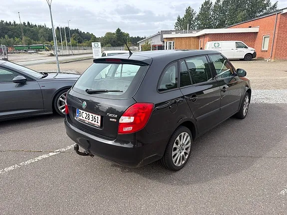 Skoda Fabia 2013 photo 5