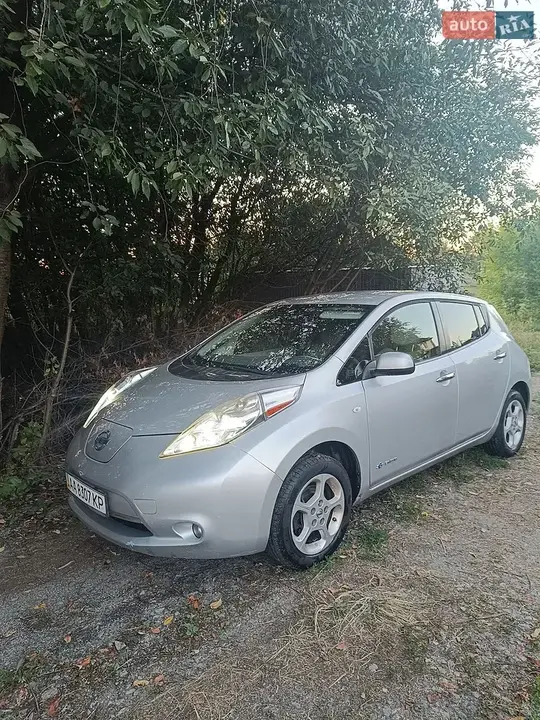 Nissan Leaf 2011 photo 2
