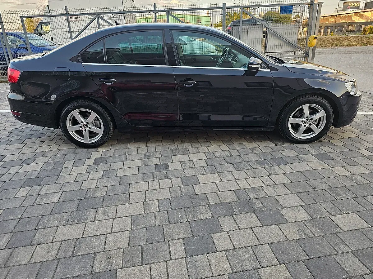 Volkswagen Jetta 2012 photo 3