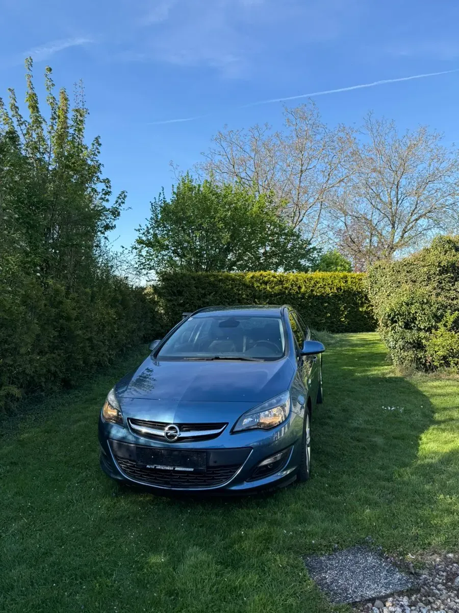 Opel Astra 2014 photo 2