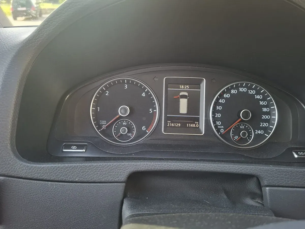 Volkswagen Multivan 2010 photo 2