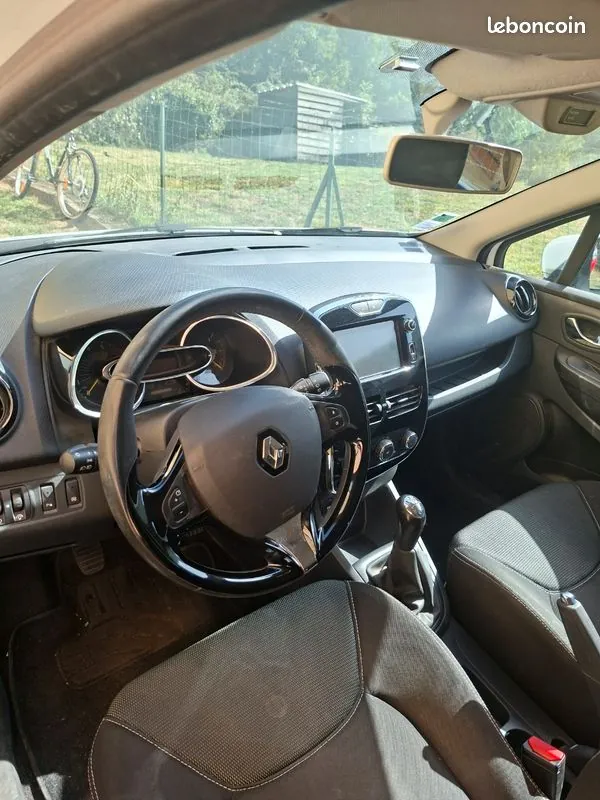 Renault Clio 2013 photo 2