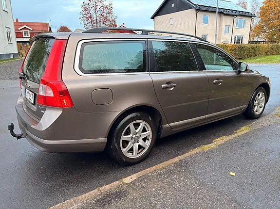 Volvo V70 2010 photo 3