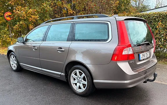 Volvo V70 2010 photo 2