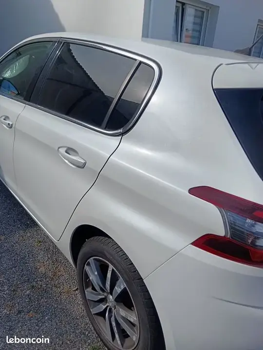 Peugeot 308 2018 photo 2