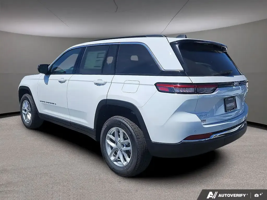 Jeep Grand Cherokee 2026 photo 4
