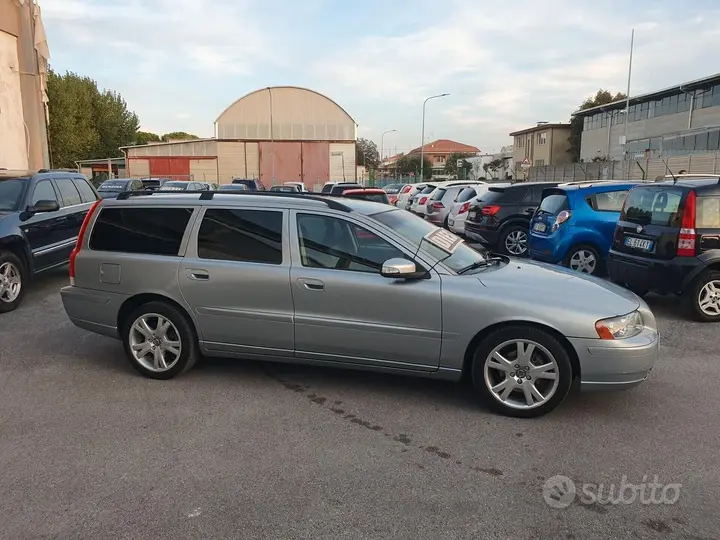 Volvo V70 2007 photo 2
