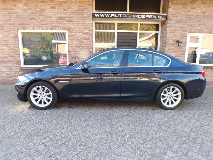 BMW 5 Series 2011 photo 2