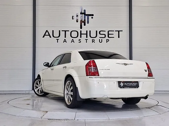 Chrysler 300C 2005 photo 2