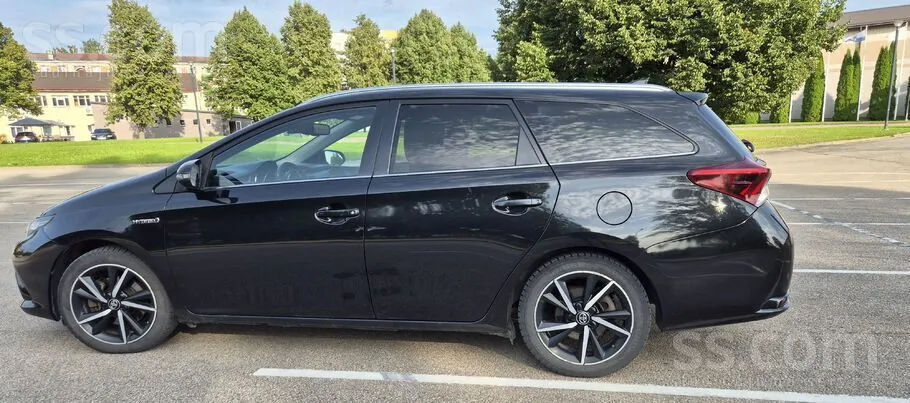 Toyota Auris 2018 photo 3