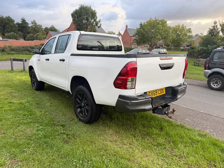 Toyota Hilux 2020 photo 3